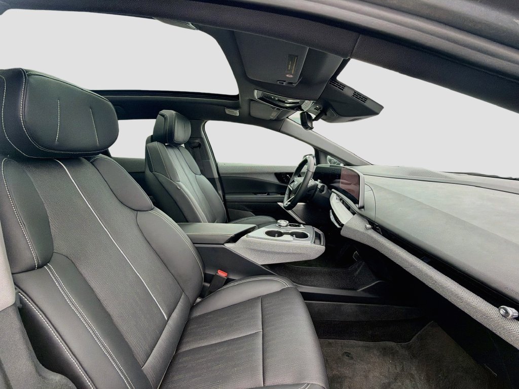 Certified 2025 Cadillac Optiq Luxury 2 AWD/4WD image 30