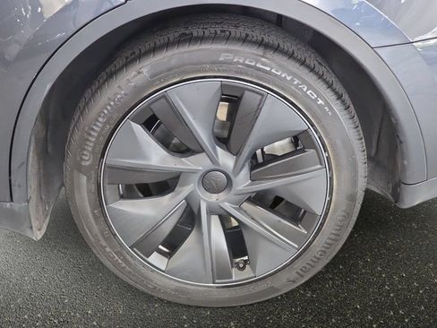 Used 2025 Tesla Model Y Long Range RWD image 29
