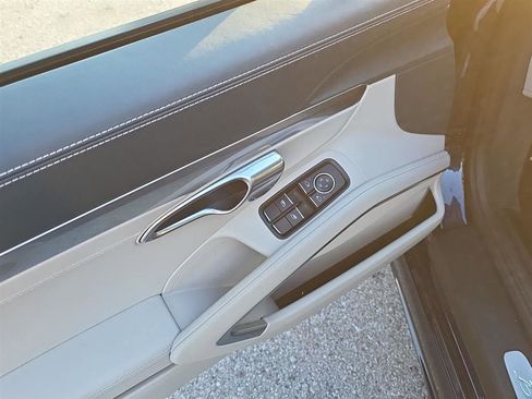 Used 2019 Porsche 718 Boxster S RWD image 11