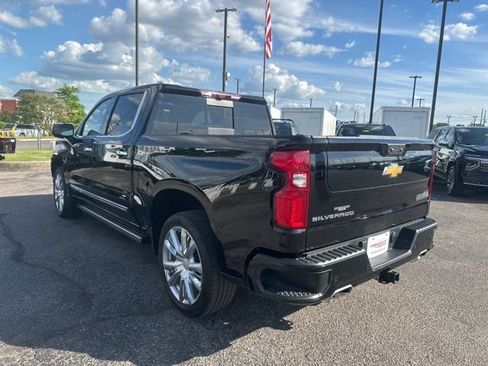 Used 2025 Chevrolet Silverado 1500 High Country w/ High Country Premium Package AWD/4WD image 5