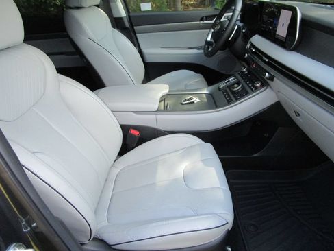 Used 2024 Hyundai Palisade SEL w/ Premium Package FWD image 32