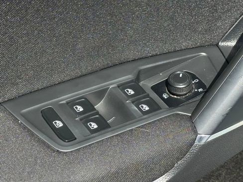 Used 2018 Volkswagen Tiguan S FWD image 27