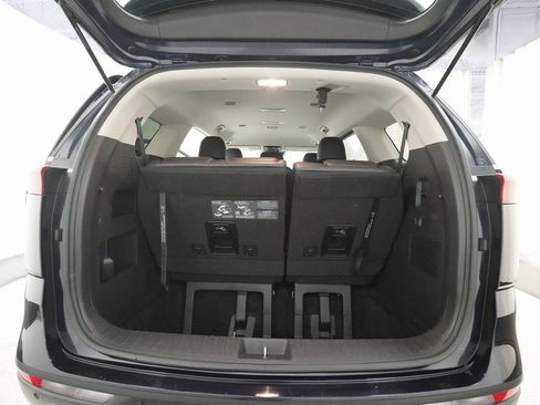 Certified 2024 Kia Carnival LX image 10