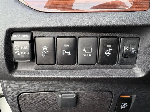 Used 2020 Toyota Sienna Limited Premium w/ Carpet Mat Package AWD/4WD image 17