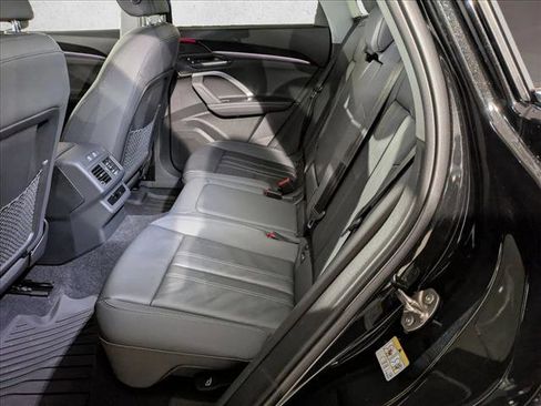 New 2025 Audi Q5 Premium image 18