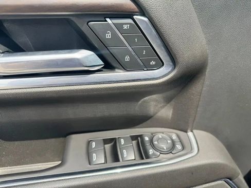 Used 2022 GMC Sierra 1500 SLT w/ X31 Off-Road Package AWD/4WD image 13