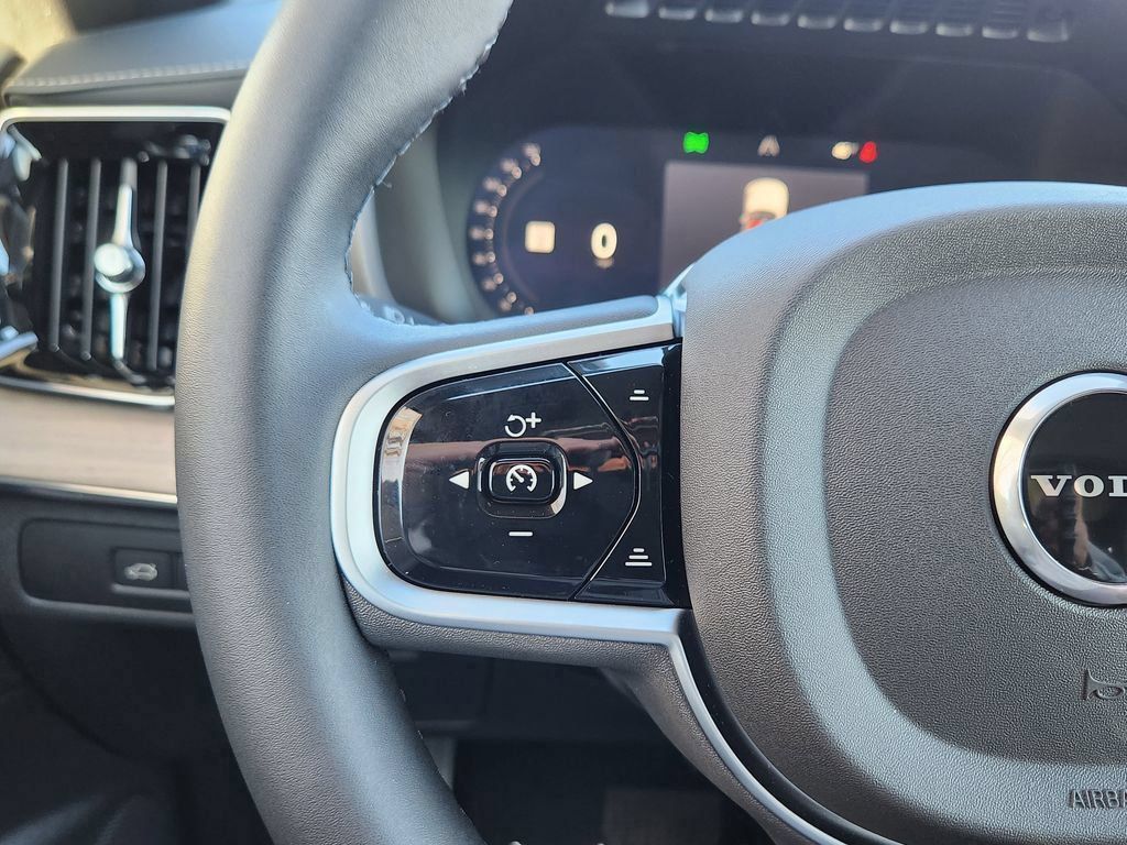 New 2026 Volvo XC90 T8 Plus w/ Protection Package Premier AWD/4WD image 17