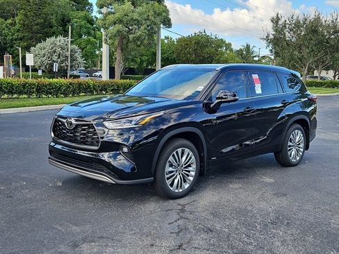New 2025 Toyota Highlander Platinum image 2