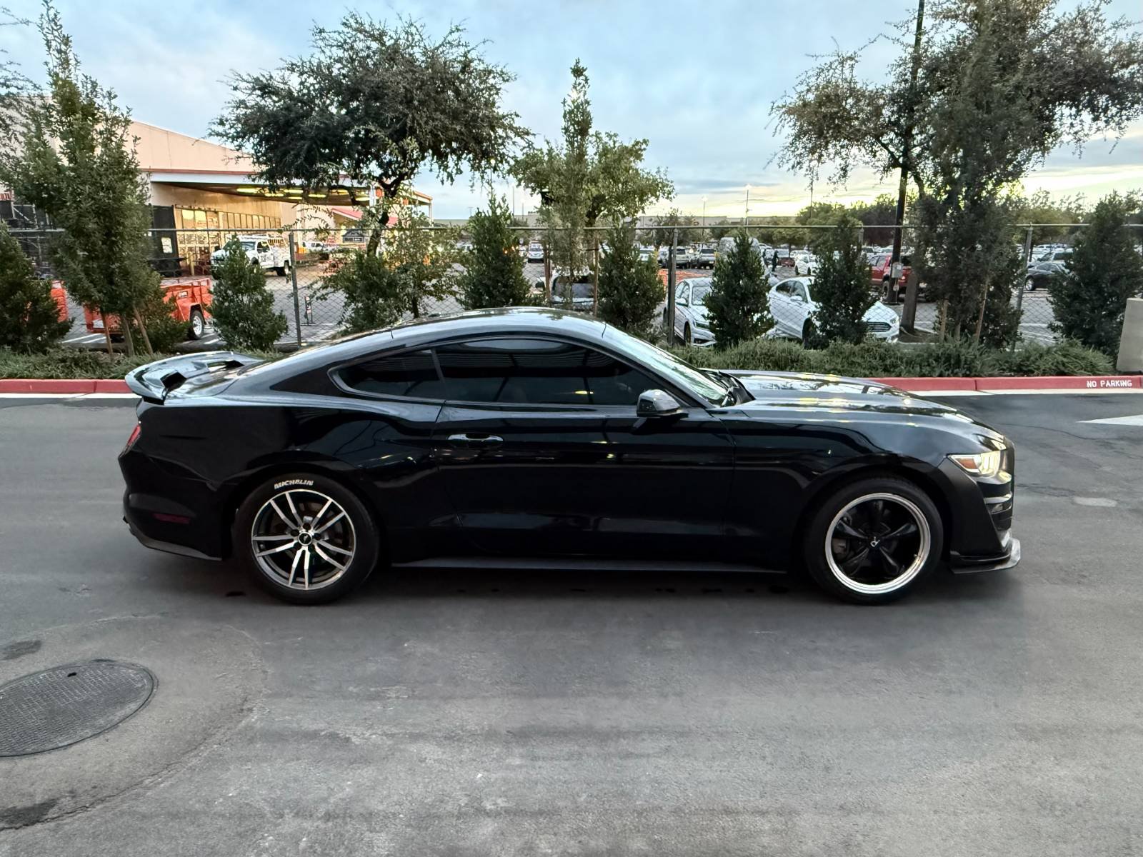 Used 2017 Ford Mustang Premium RWD image 6