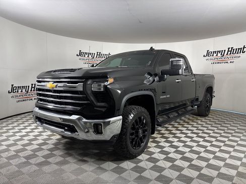 Used 2025 Chevrolet Silverado 3500 LTZ w/ LTZ Premium Package image 1