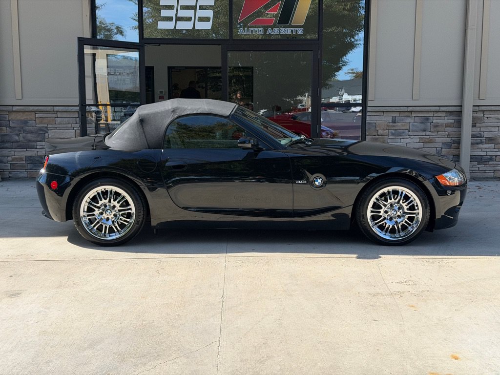 Used 2004 BMW Z4 3.0i RWD image 2