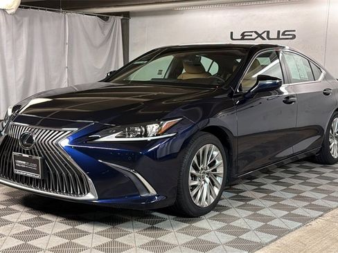 Used 2020 Lexus ES 350 Luxury image 2