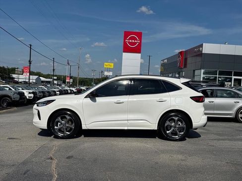 Used 2024 Ford Escape ST-Line w/ Tech Pack #1 FWD image 6