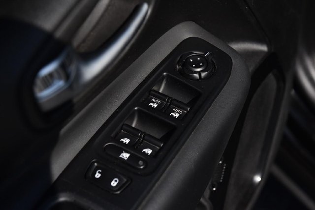 Used 2022 Jeep Renegade Altitude w/ Convenience Group AWD/4WD image 8