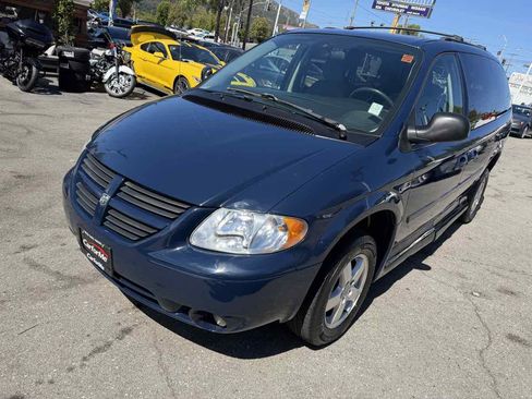 Used 2007 Dodge Grand Caravan SXT w/ Premium Group FWD image 4
