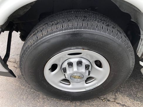 Used 2024 Chevrolet Express 2500 w/ Driver Convenience Package RWD image 10