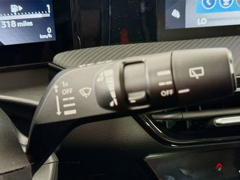 Certified 2025 Nissan Kicks SR image 15