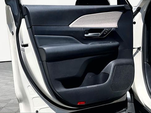 Certified 2024 Toyota Grand Highlander AWD image 22