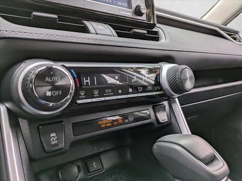 Used 2022 Toyota RAV4 XLE image 14