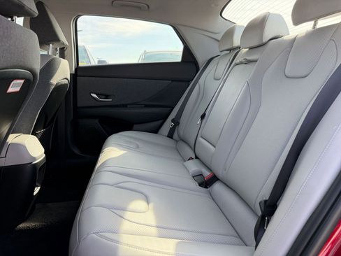 Used 2025 Hyundai Elantra Limited image 24