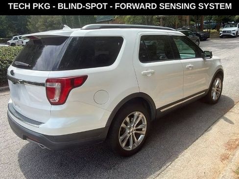 Used 2018 Ford Explorer XLT w/ Equipment Group 202A FWD image 2