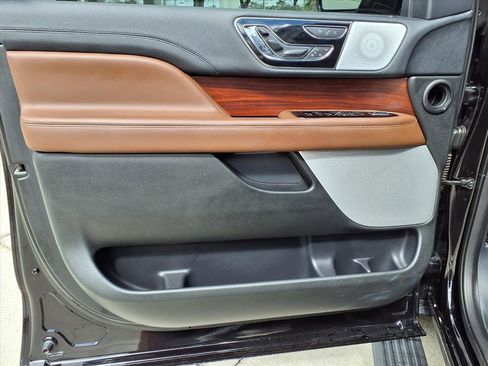 Used 2023 Lincoln Navigator Reserve image 17