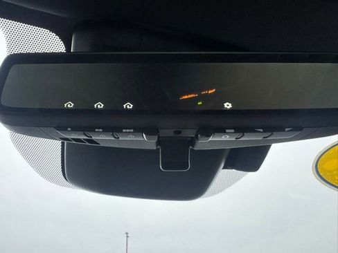 Used 2025 Toyota Crown Signia w/ Advanced Technology Package image 38