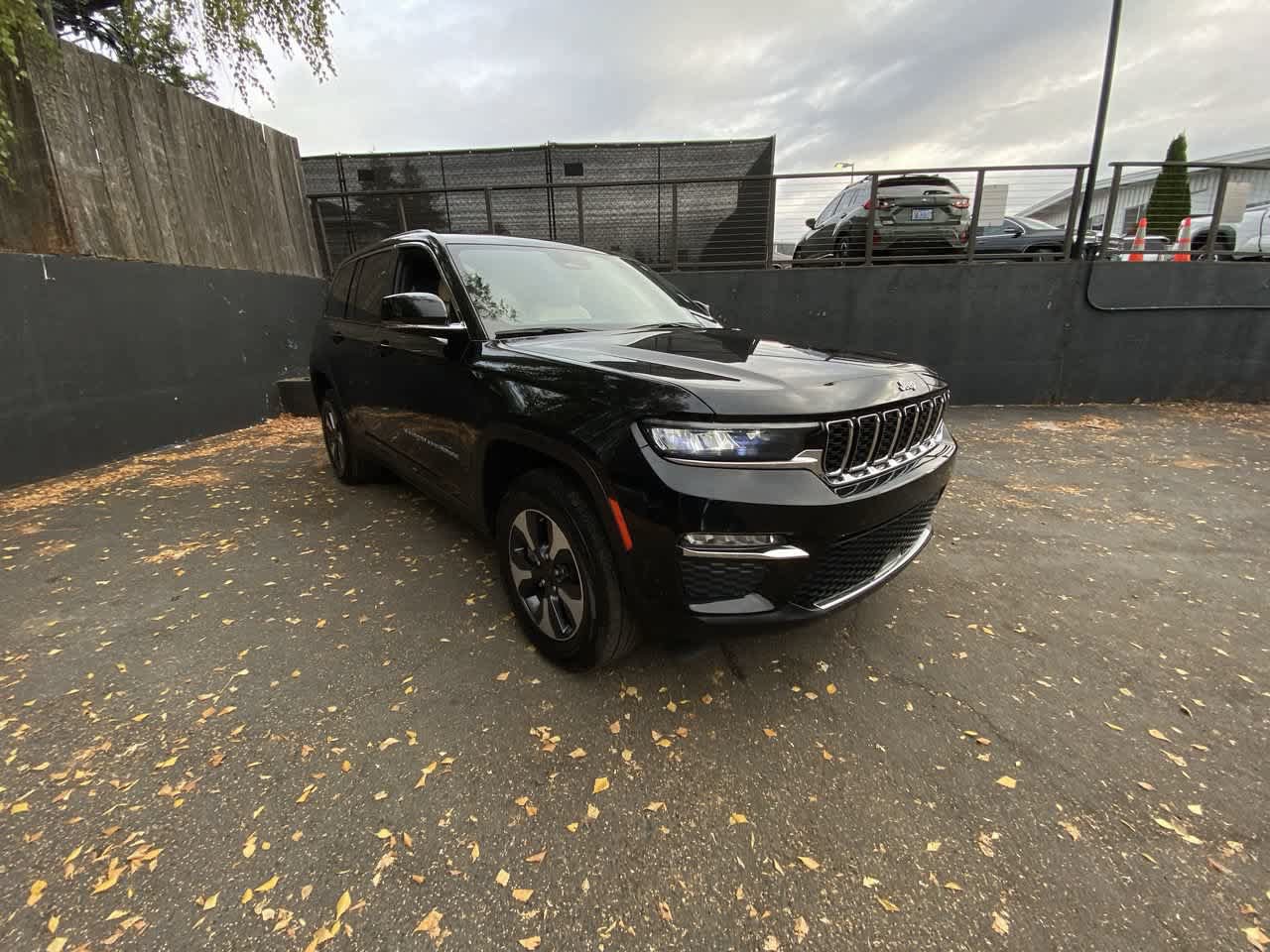 Used 2024 Jeep Grand Cherokee Limited 4xe AWD/4WD image 8