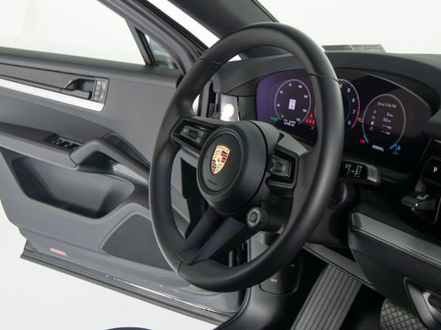 Certified 2026 Porsche Cayenne Coupe AWD/4WD image 34