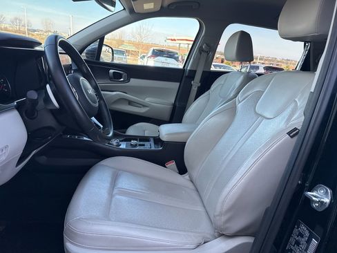 Used 2023 Kia Sorento EX AWD/4WD image 13