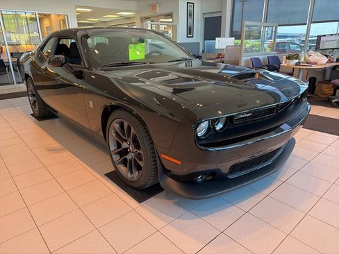 Used 2023 Dodge Challenger R/T Scat Pack RWD image 2