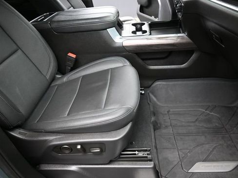 Used 2025 Chevrolet Silverado 3500 LTZ w/ LTZ Plus Package image 25