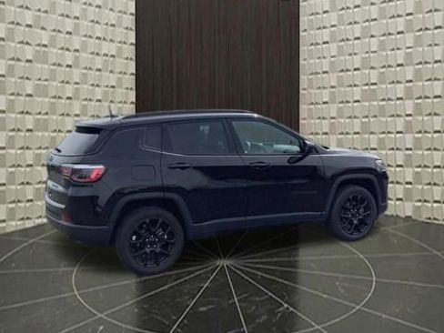 Certified 2022 Jeep Compass Latitude w/ Sun and Sound Group AWD/4WD image 4