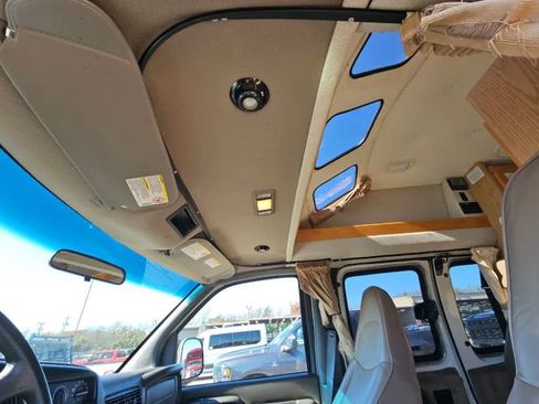 Used 2002 Chevrolet Express 3500 Extended w/ Preferred Equipment Group 2 image 8