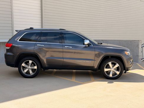 Used 2016 Jeep Grand Cherokee Limited AWD/4WD image 2