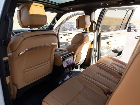 Used 2023 Jeep Grand Wagoneer Series III AWD/4WD image 23
