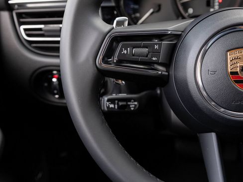 Certified 2026 Porsche Macan AWD/4WD image 15
