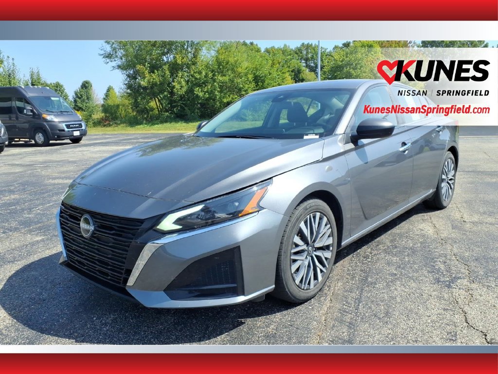 Used 2025 Nissan Altima 2.5 SV FWD image 1