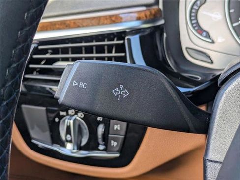 Used 2019 BMW 530i xDrive AWD/4WD image 12