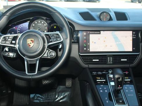 Certified 2023 Porsche Cayenne Platinum Edition w/ Assistance Package image 6