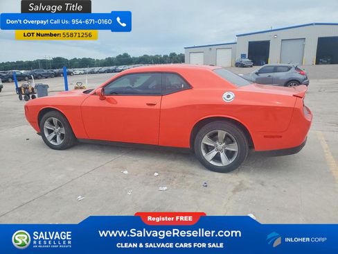 Used 2019 Dodge Challenger SXT RWD image 3