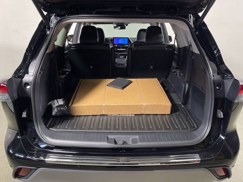 New 2026 Toyota Highlander Platinum AWD/4WD image 10
