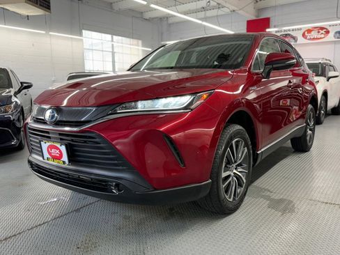 Used 2021 Toyota Venza LE w/ Carpet Mat Package (TMS) AWD/4WD image 2