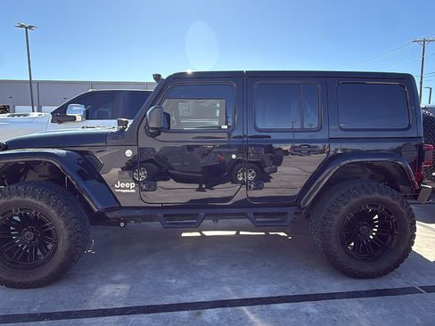 Certified 2020 Jeep Wrangler Unlimited Sahara w/ LED Lighting Group image 18