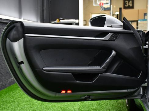Used 2023 Porsche 911 Carrera image 18