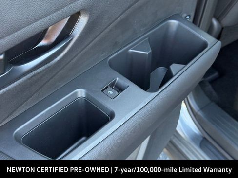 Used 2025 Nissan Pathfinder S FWD image 21