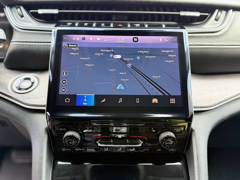 Used 2022 Jeep Grand Cherokee Limited AWD/4WD image 7