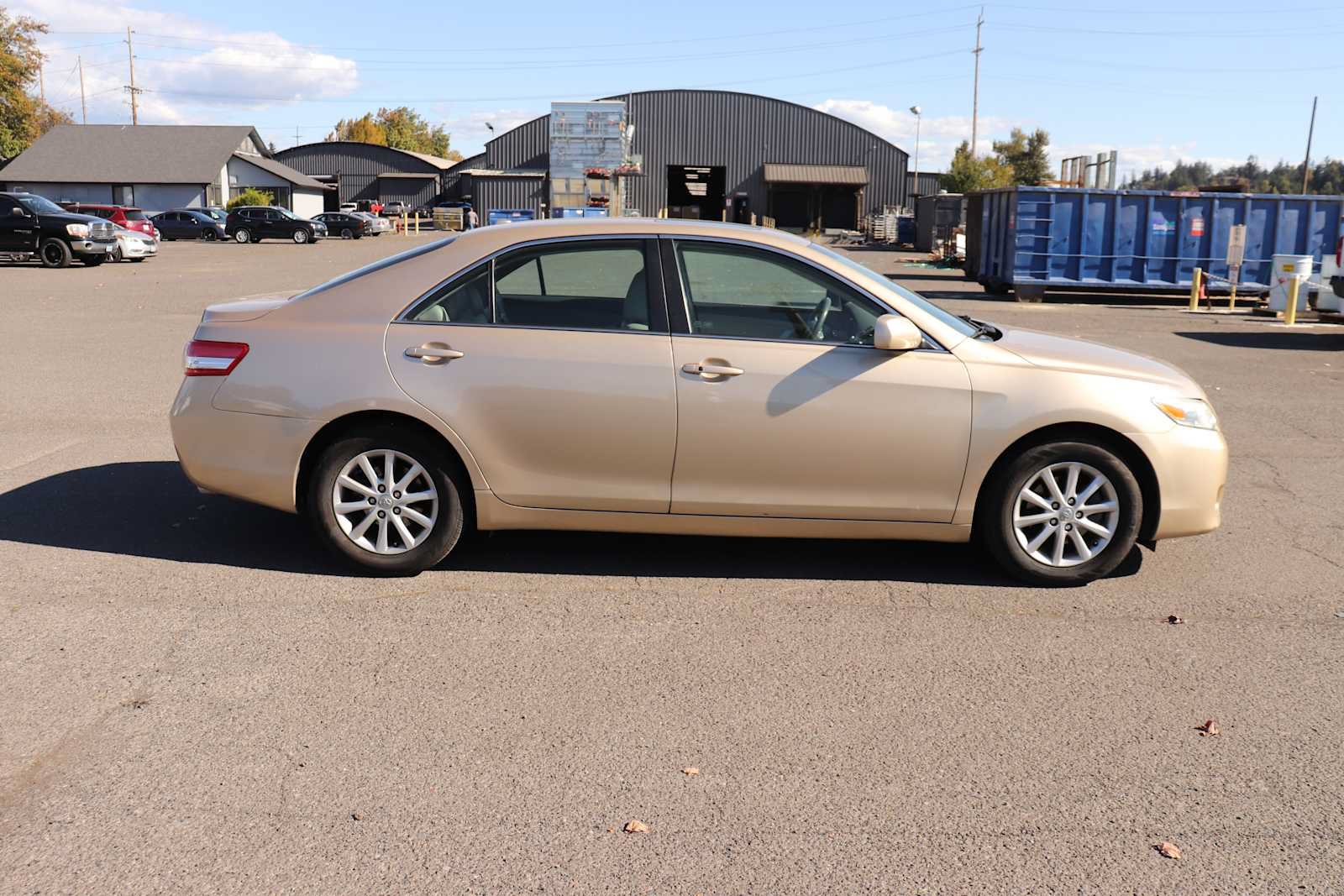 Used 2011 Toyota Camry XLE w/ XLE Extra-Value Pkg #1 FWD image 4