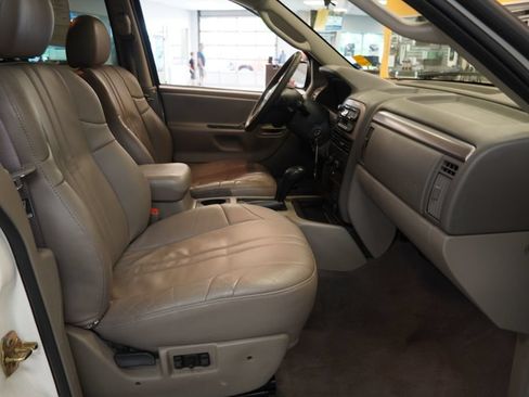 Used 2004 Jeep Grand Cherokee Laredo w/ Cold Weather Group AWD/4WD image 33