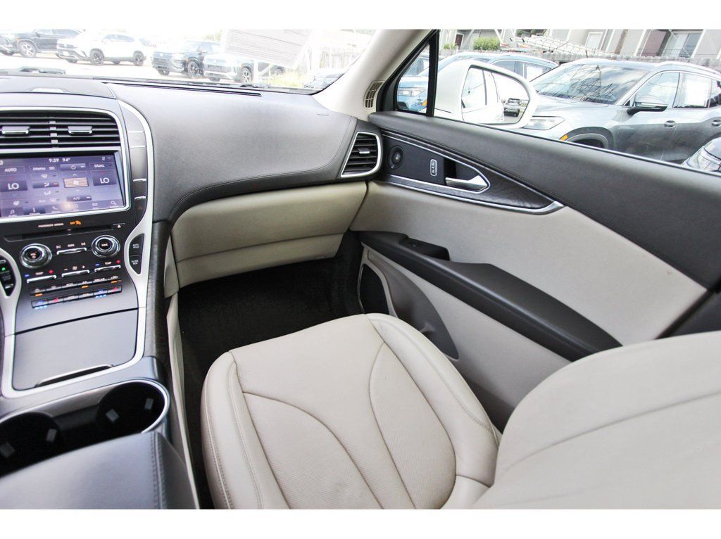 Used 2020 Lincoln Nautilus Reserve w/ Cargo Utility Package FWD image 13